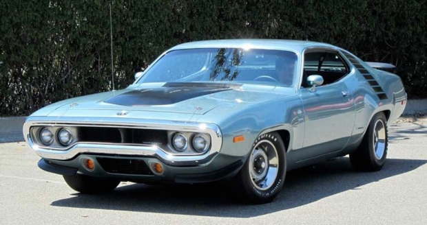 1972 Plymouth Roadrunner muscle car