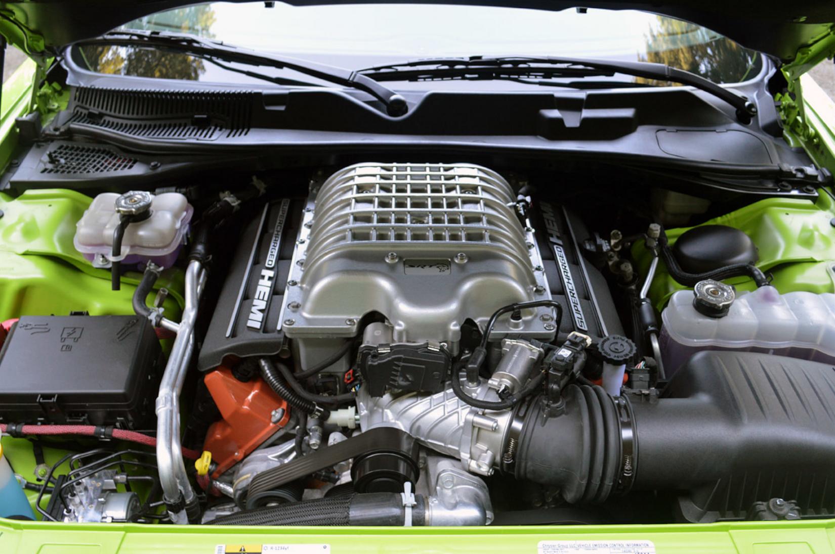 Dodge Challenger Hellcat motor