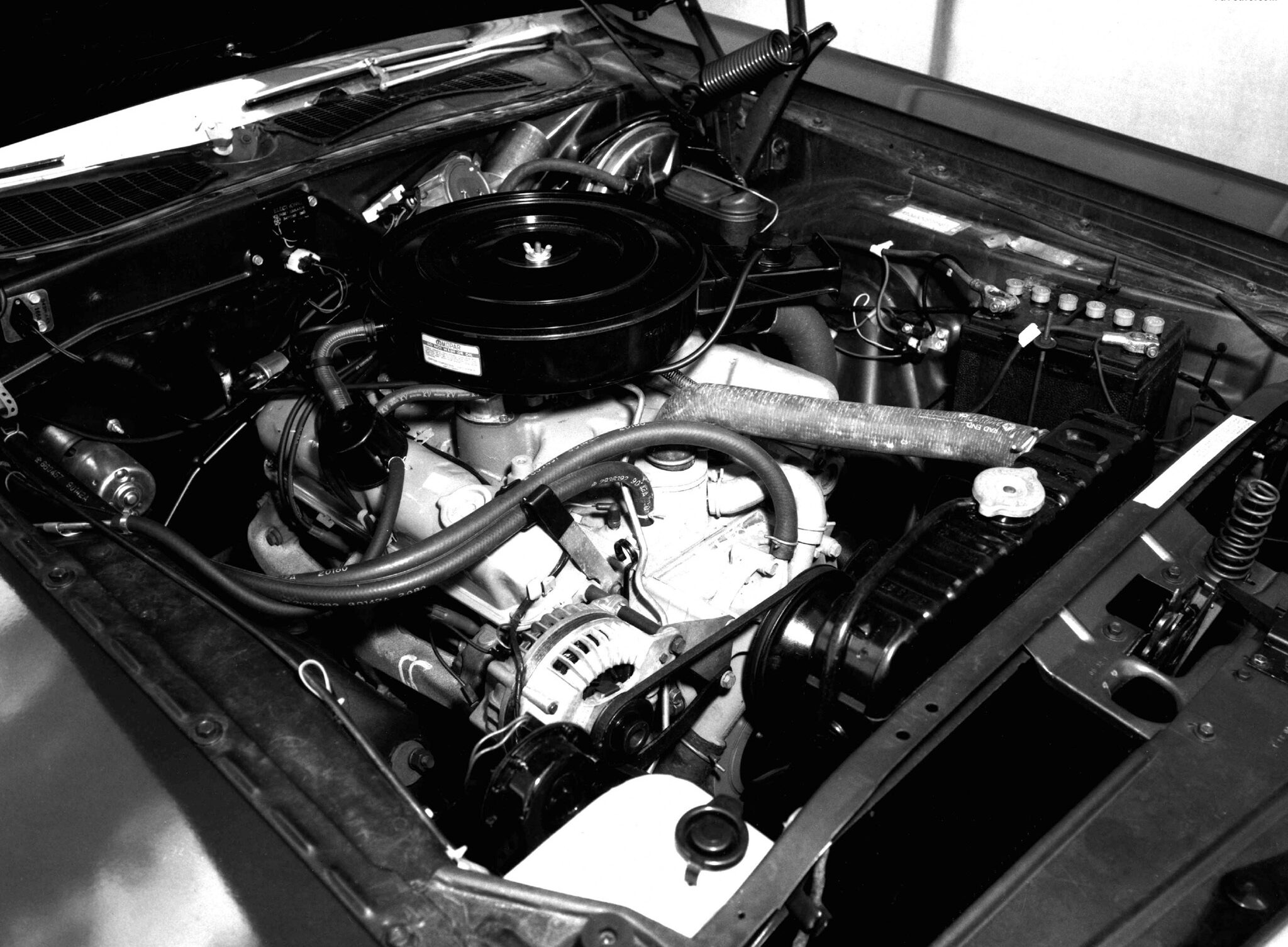 1971 dodge challenger engine bay