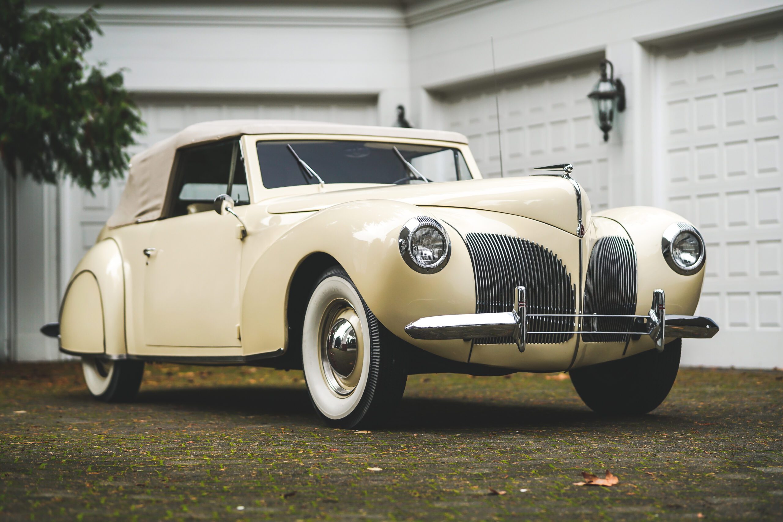 1940 Lincoln Continental Cabriolet William Walker ©2022 Courtesy of RM Sotheby's